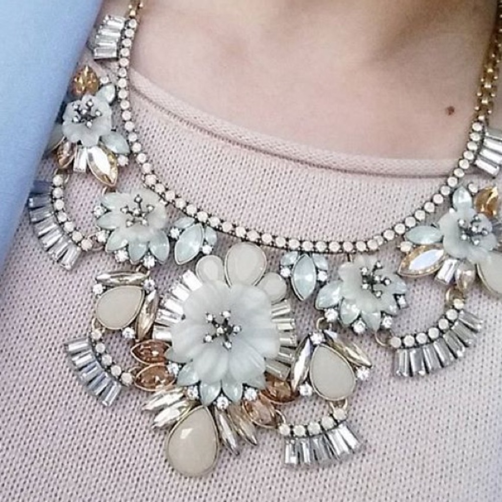 Chloe + Isabel Bella Fiore statement necklace!